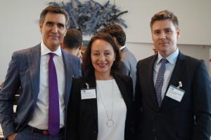 La Directora Ejecutiva de la Cámara de Comercio Argentino - Alemana Bárbara Könner, junto al Cónsul General Brun y al Cónsul Hirsch.