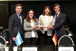 La Secretario María Inés Baqué junto a la delagración que la compañó en las reuniones del Task Force.