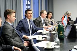 El Cónsul General Fernando Brun en la presentación de oportunidades de negocios e inversión en Argentina en la Cámara de Comercio de Hamburgo.