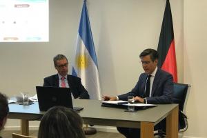 El Embajador (r) Bernhardt Graf Von Waldersee junto al Cónsul General Fernando Brun